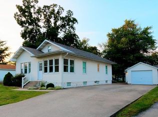 207 E Center St, Brighton, IL 62012