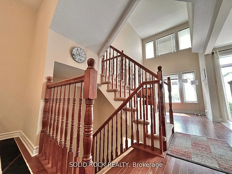 66 Madelon Dr — Photo 32