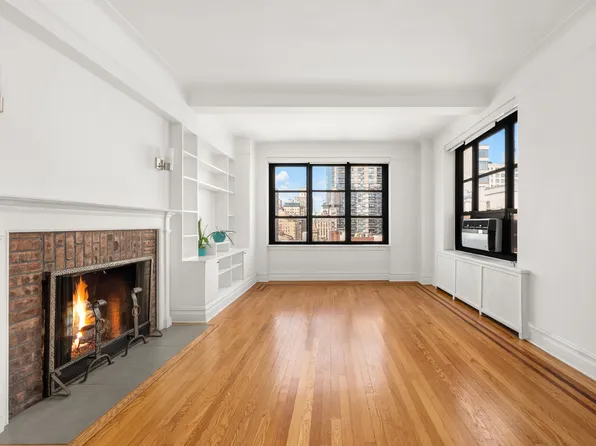 235 East 22nd Street image 2 of 10