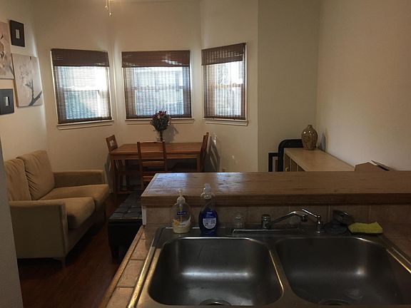 5th image of 901 W 22nd St APT 206