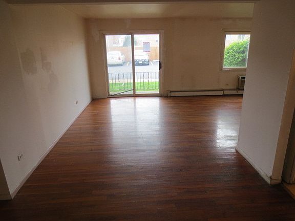 5th image of 8912 Steven Dr APT 1E