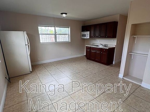 3rd image of 4821 Vermont Ave #1