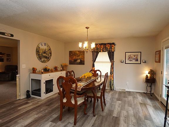 5th image of 506 S Center St