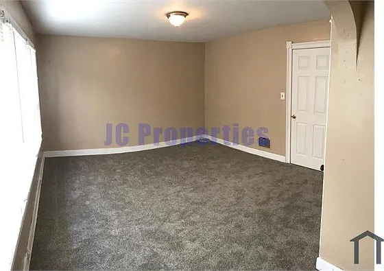 1252 Catalpa Dr — Photo 8
