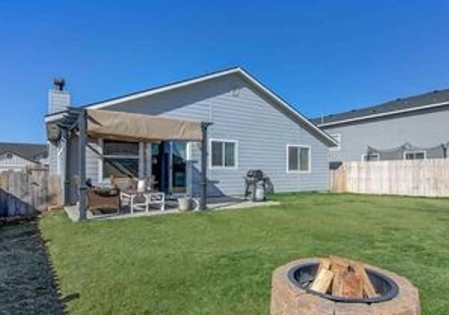 Stunning 3 bedroom 2 bathroom home available soon — Photo 2