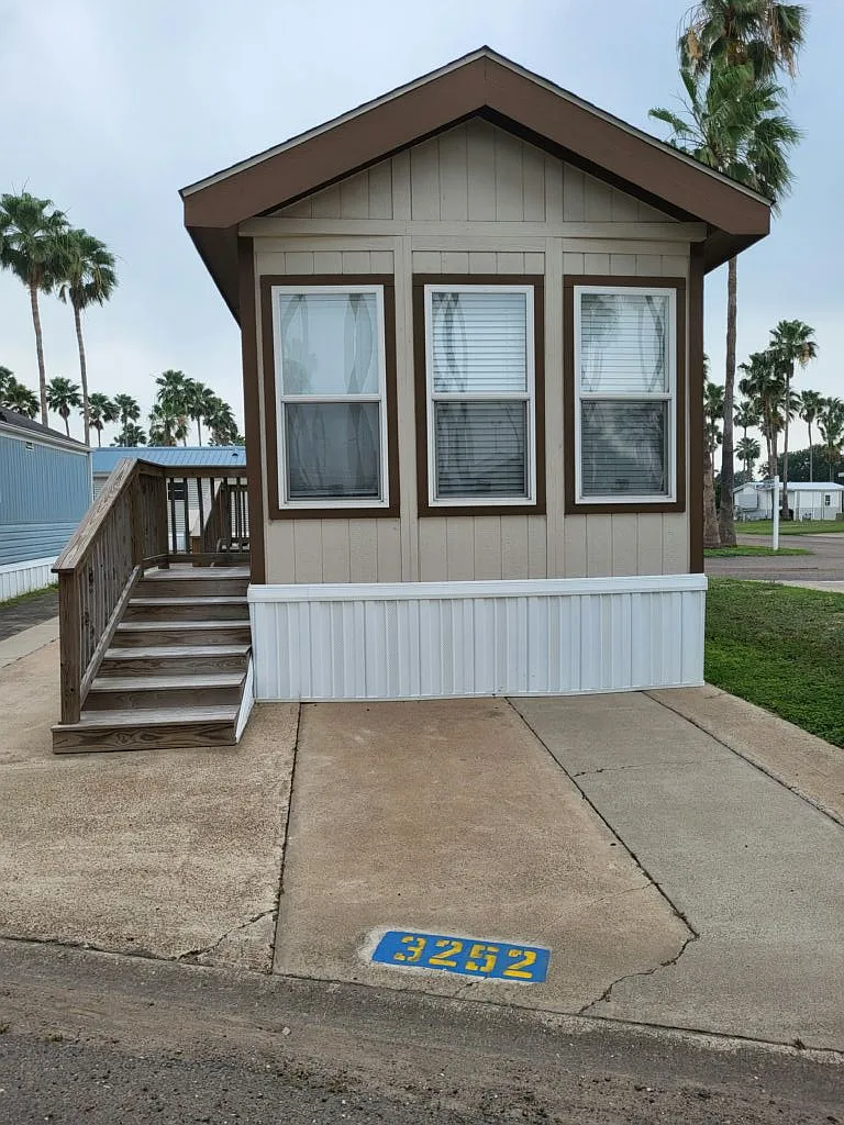 1 bed, 1.0 bath, 385 sqft, $1,300 — Photo 1