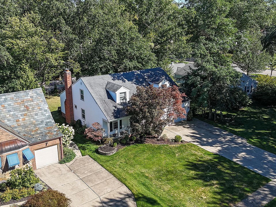 1st image of 389 Lake Park Dr