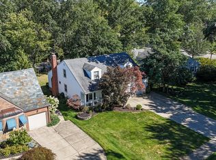 389 Lake Park Dr, Bay Village, OH 44140