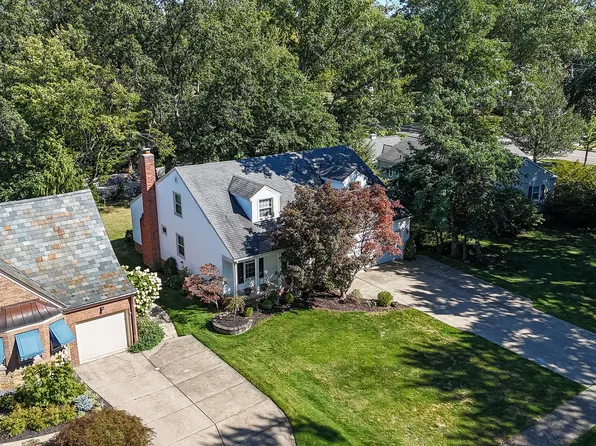 389 Lake Park Dr, Bay Village, OH 44140