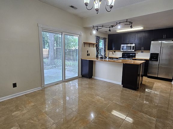 4th image of 1520 Bridle Creek Blvd