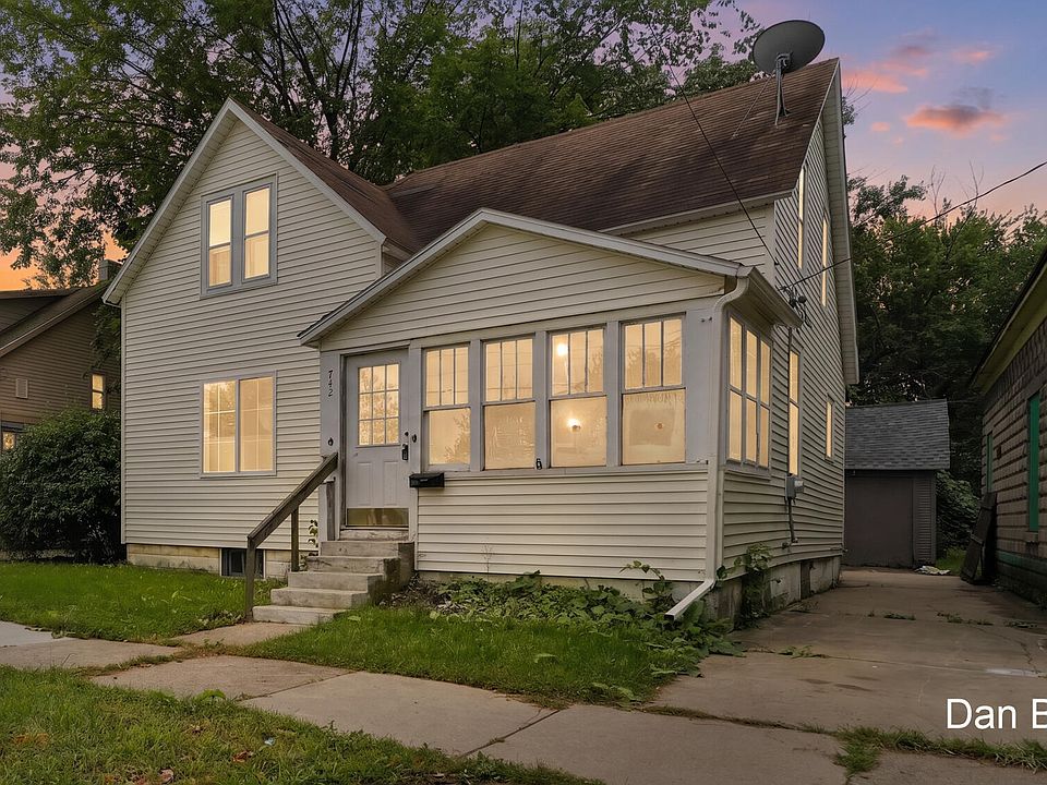 1st image of 742 Myrtle St NW