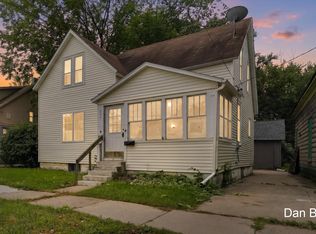 742 Myrtle St NW, Grand Rapids, MI 49504