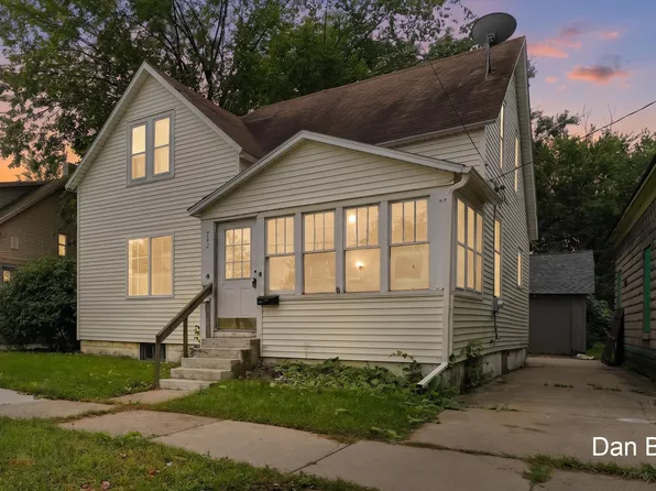 742 Myrtle St NW, Grand Rapids, MI 49504