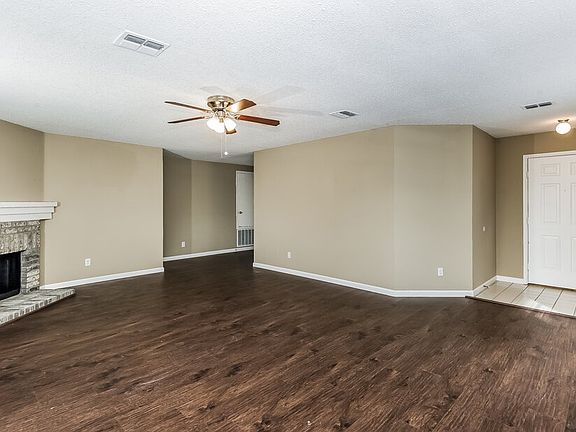 2nd image of 3909 Fox Run Dr