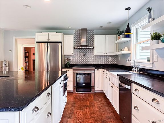 2nd image of 725 Traver Road
