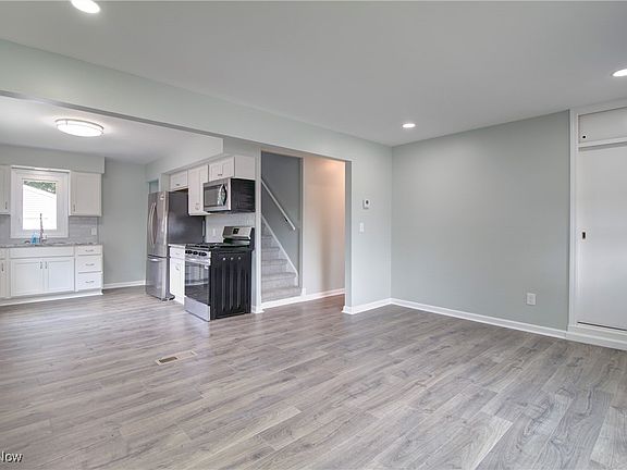 5th image of 15310 Chatfield Ave