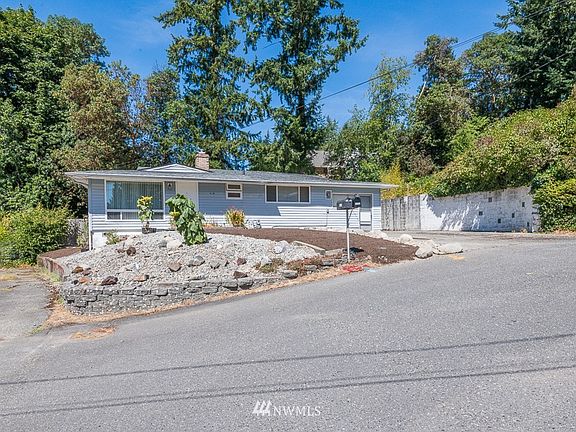 Home is located on a low traffic cul-de-sac.