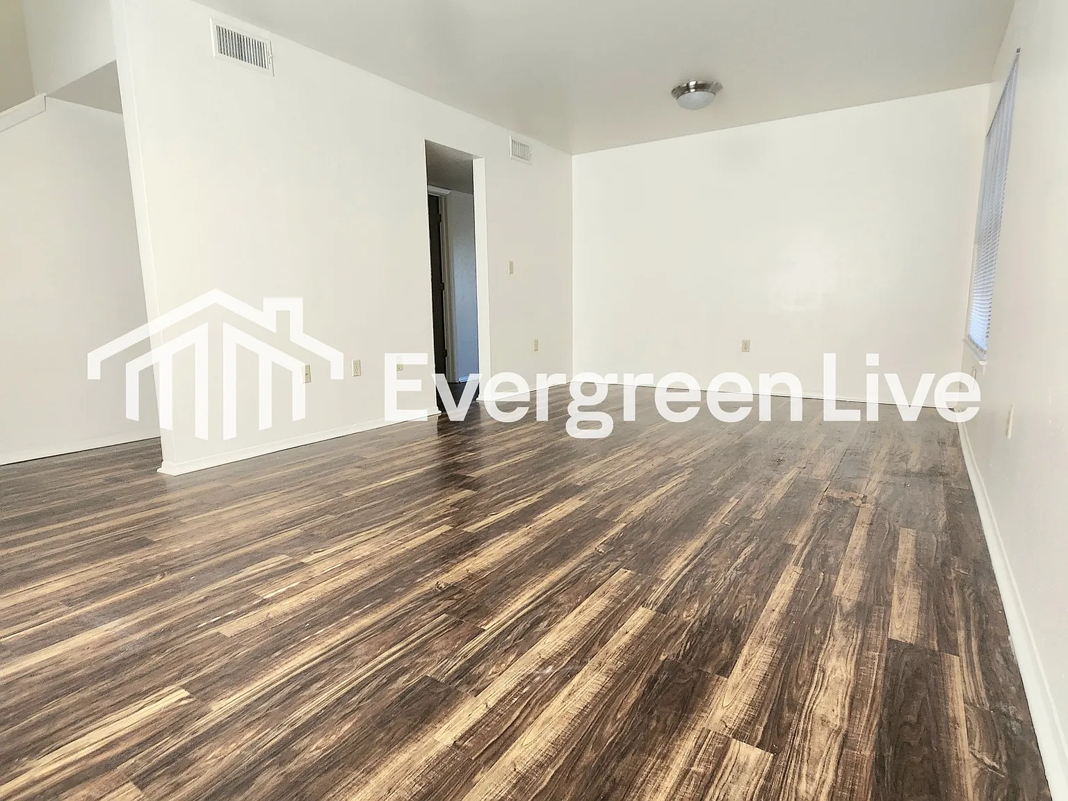 4 bed, 2.5 bath, 1390 sqft, $1,395 — Photo 3
