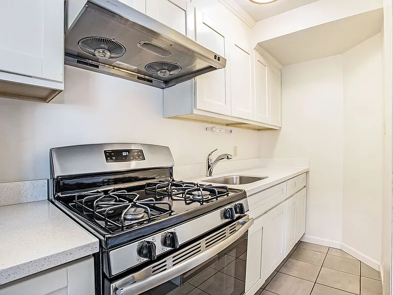 1804 Santa Clara Ave #C - 1 bedroom | 1 bathroom | Upper unit — Photo 6