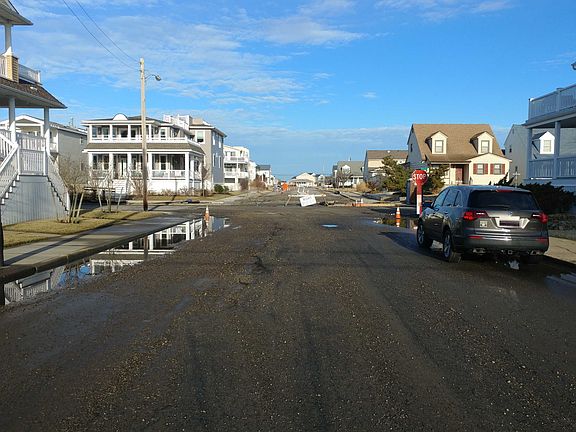 4th image of 205-07 30th St #1