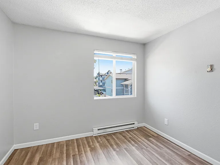 River Court Apartments - Updated Units With A View! — Photo 36