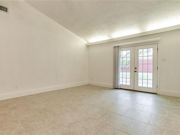 4th image of 1218 Savannah Ct