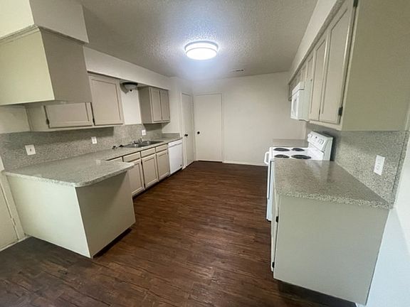 5th image of 7416A Davis Blvd
