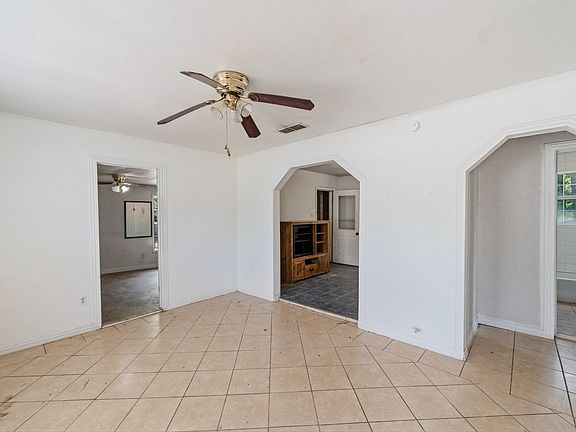 5th image of 901 W Cayuga Dr