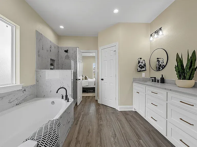 4 bed, 2.5 bath, 2102 sqft, $2,950 — Photo 4