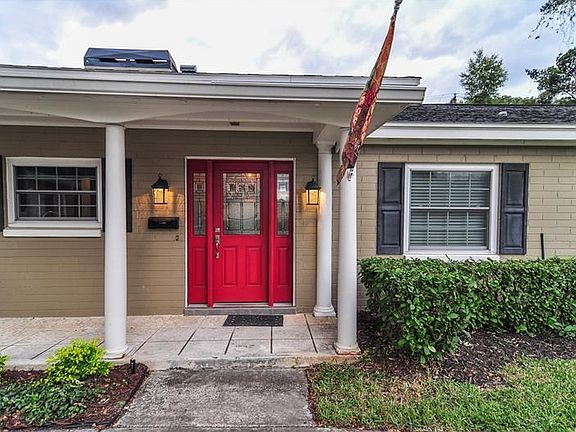 2nd image of 806 N Thistle Ln