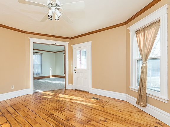 3rd image of 328 Sherman St