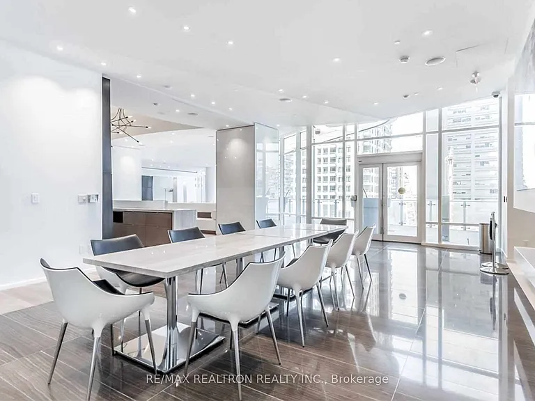 1 Bloor St E #12 — Photo 30