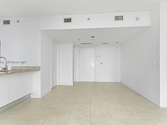 4th image of 185 SW 7th St APT 1414