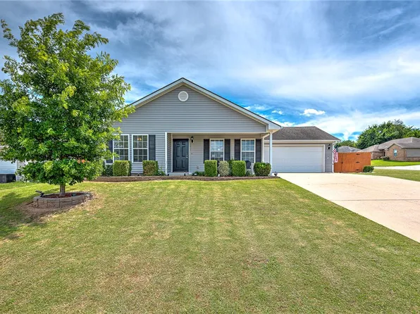 1211 Colonel Hawthorne Dr, Prairie Grove, AR 72753