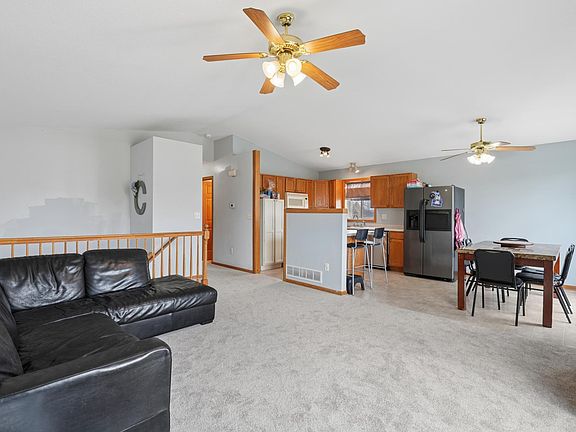 5th image of 105 Capelle St