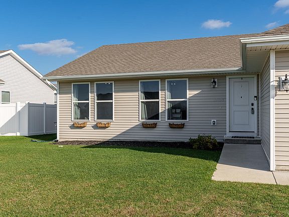 2nd image of 15059 Yellowstone Dr