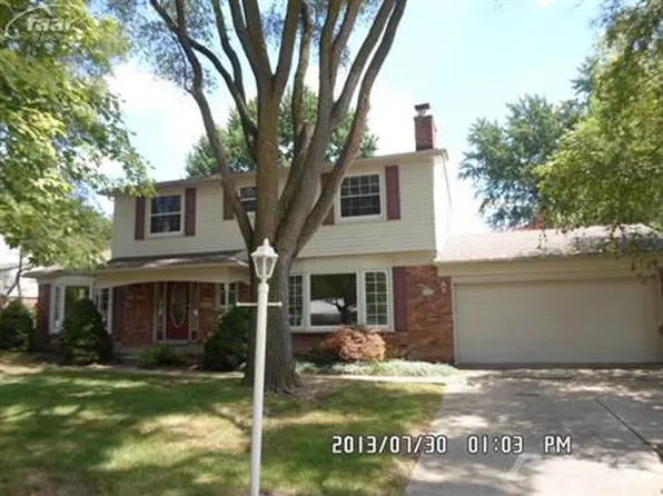 17580 Golfview St, Livonia, MI 48152