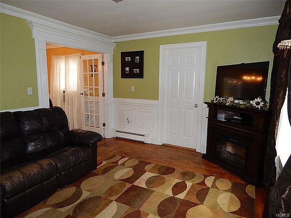 5th image of 67 Wickham Ave