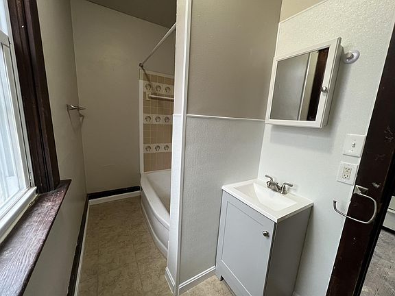 5th image of 710 Trenton Ave #2