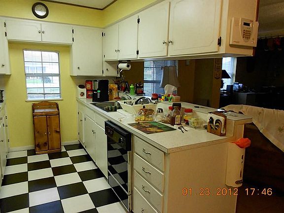 4th image of 4914 E 30th St