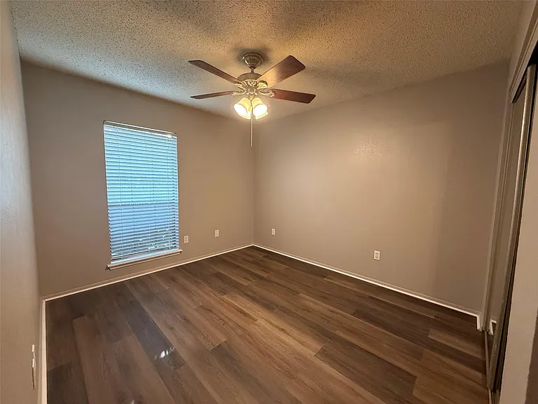 2834 Naples Dr — Photo 11
