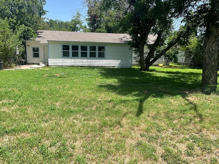 411 W Bluff St — Photo 17