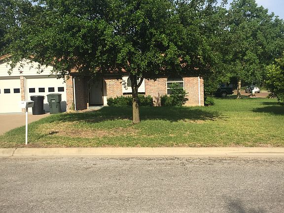2nd image of 3202 Rosewood Dr