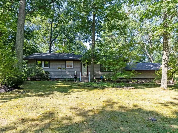 975 Trout Dr, Mansfield, OH 44903