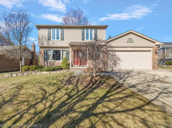 9485 Baywood Dr, Plymouth, MI 48170