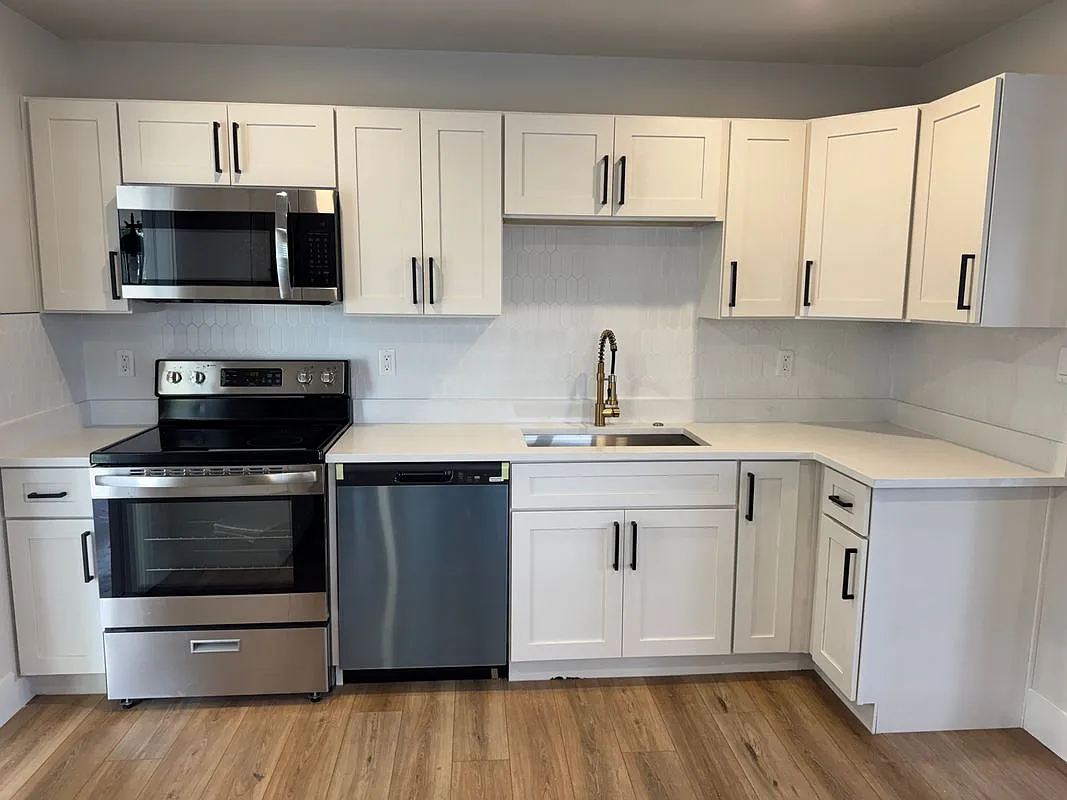 2 bed, 1.0 bath, 768 sqft, $2,500 — Photo 2