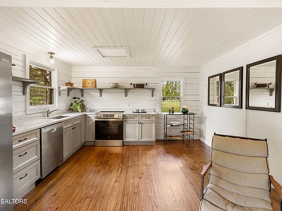 20th image of 284 Savannah Shores Dr