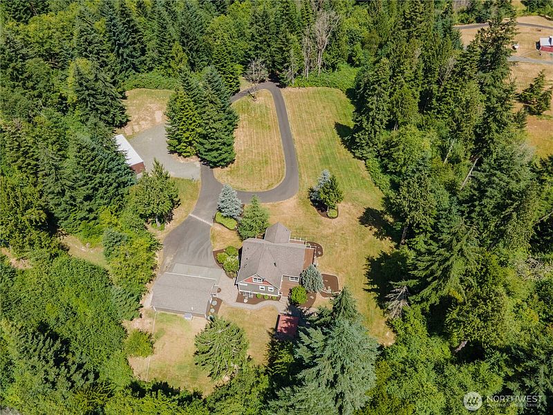 3rd image of 402 Troy Drive SE
