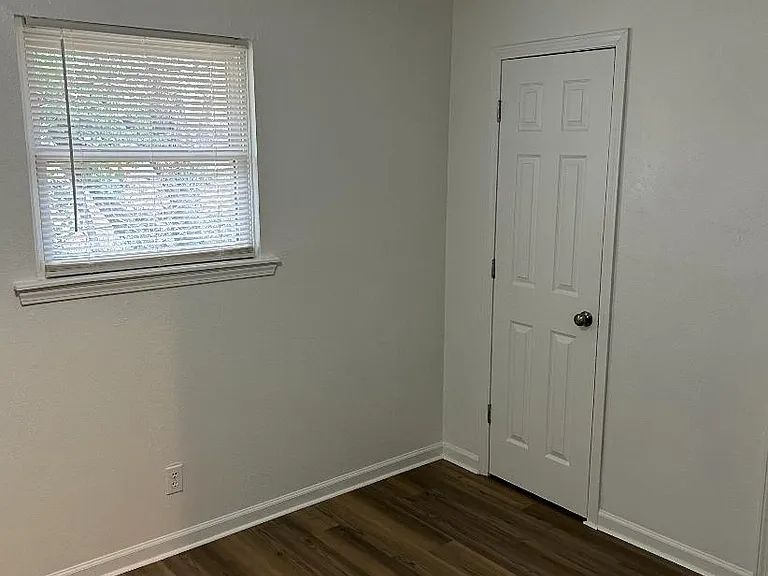 1422 W Brooks St — Photo 2
