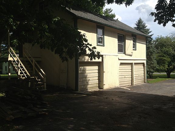 ONE CAR GARAGE